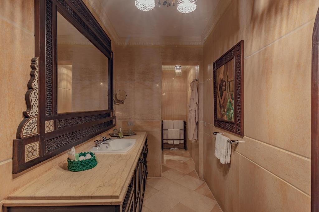 a bathroom with a sink and a mirror at Le Riad Hotel de Charme in Cairo