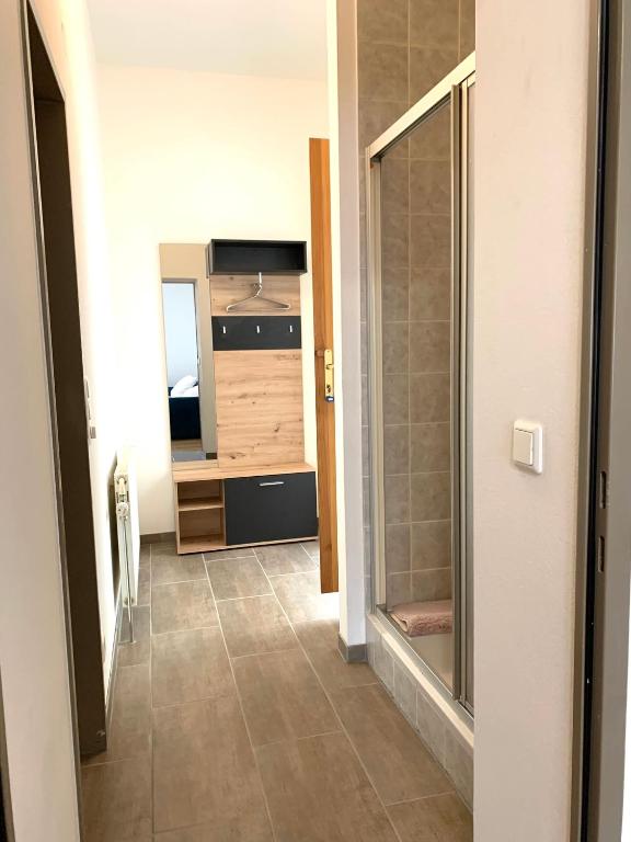 A bathroom at Air-conditioned, quiet Apartment - center of Sankt Pölten - Smart TV