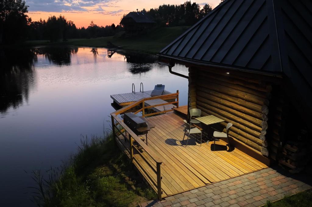 Výhled na řeku, která protéká v blízkosti apartmánu