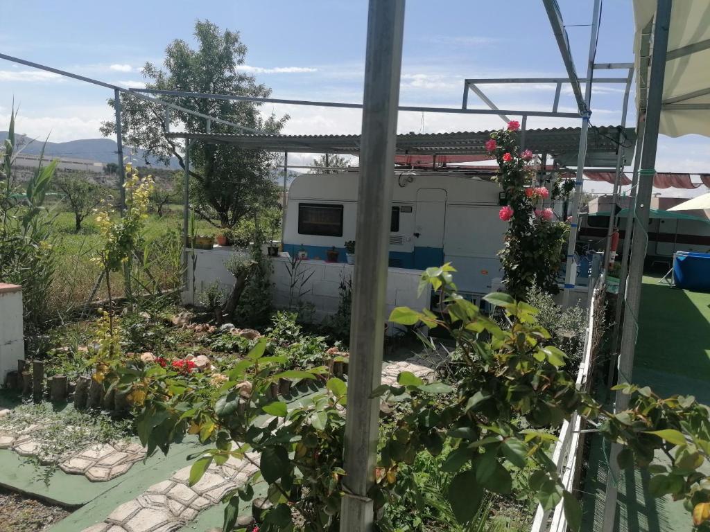 Imagen de la galería de Caravanas y habitaciones para relajarse, en Sax