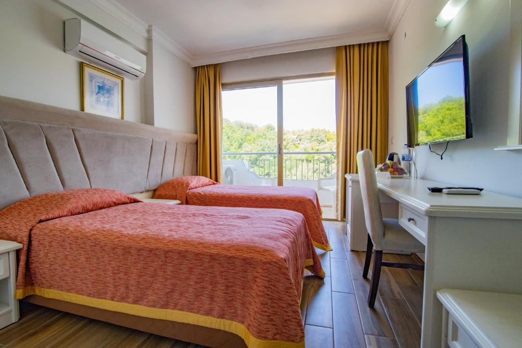 Postel nebo postele na pokoji v ubytování MARBAS SELECT BEACH , Adult Only 14 Plus