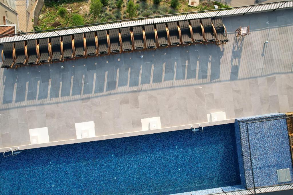 Bazén v ubytování Hotel Credo nebo v jeho okolí