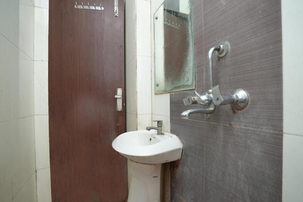 Koupelna v ubytování Hotel Ashirwad near New Delhi Railway Station, Paharganj