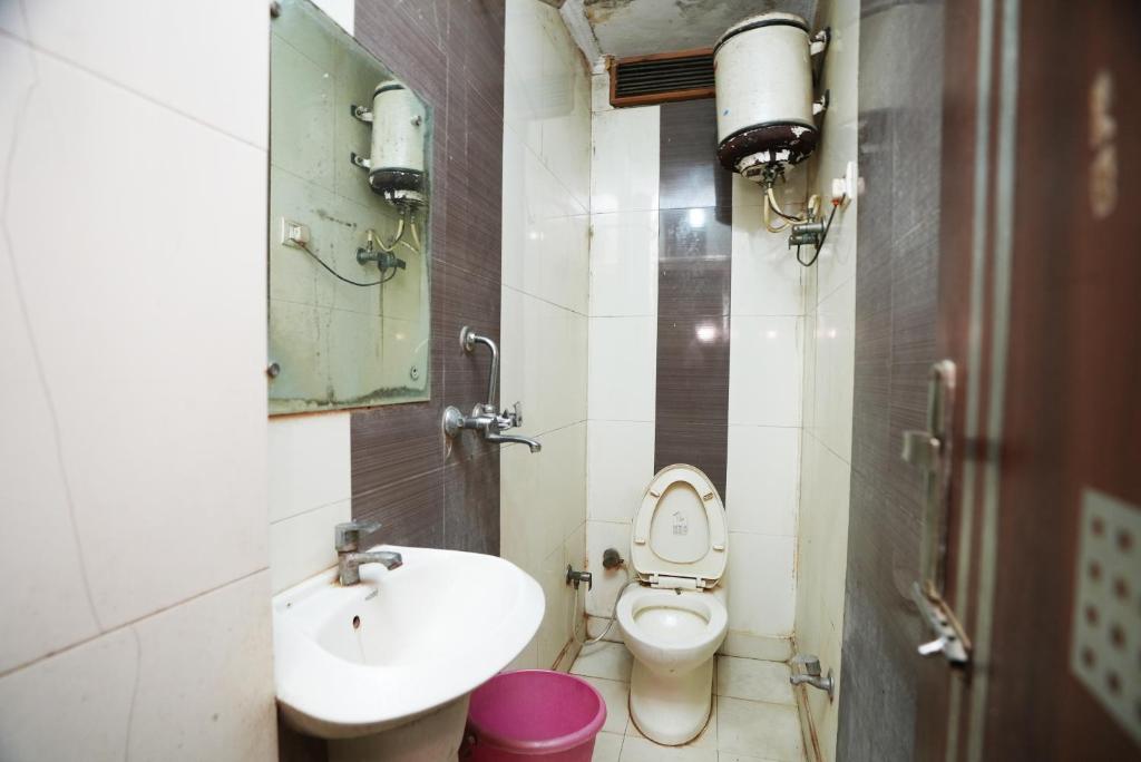 Koupelna v ubytování Hotel Ashirwad near New Delhi Railway Station, Paharganj