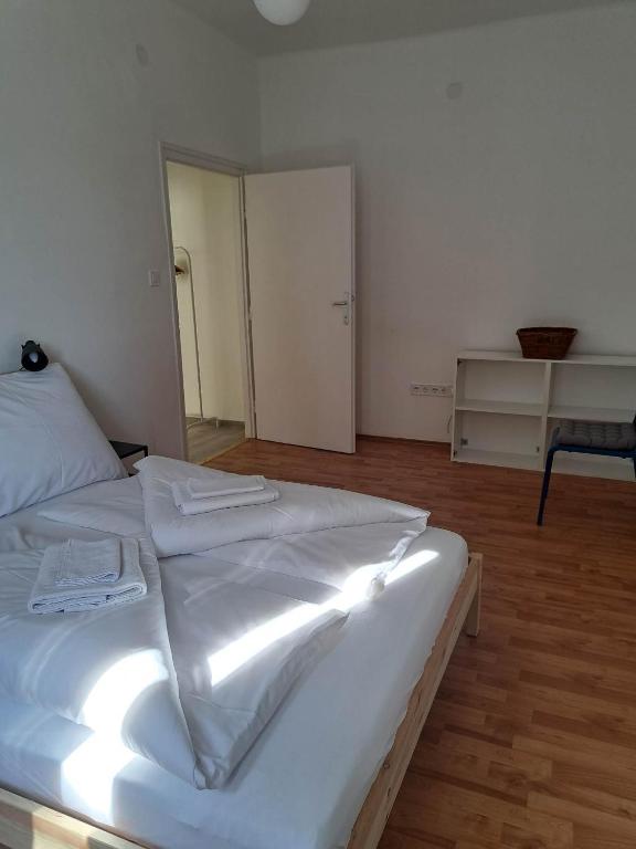 Tarcal Apartman - Two-Bedroom Apartment