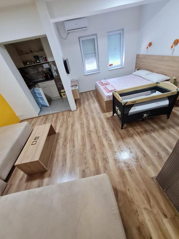 Postel nebo postele na pokoji v ubytování Bojana Apartment