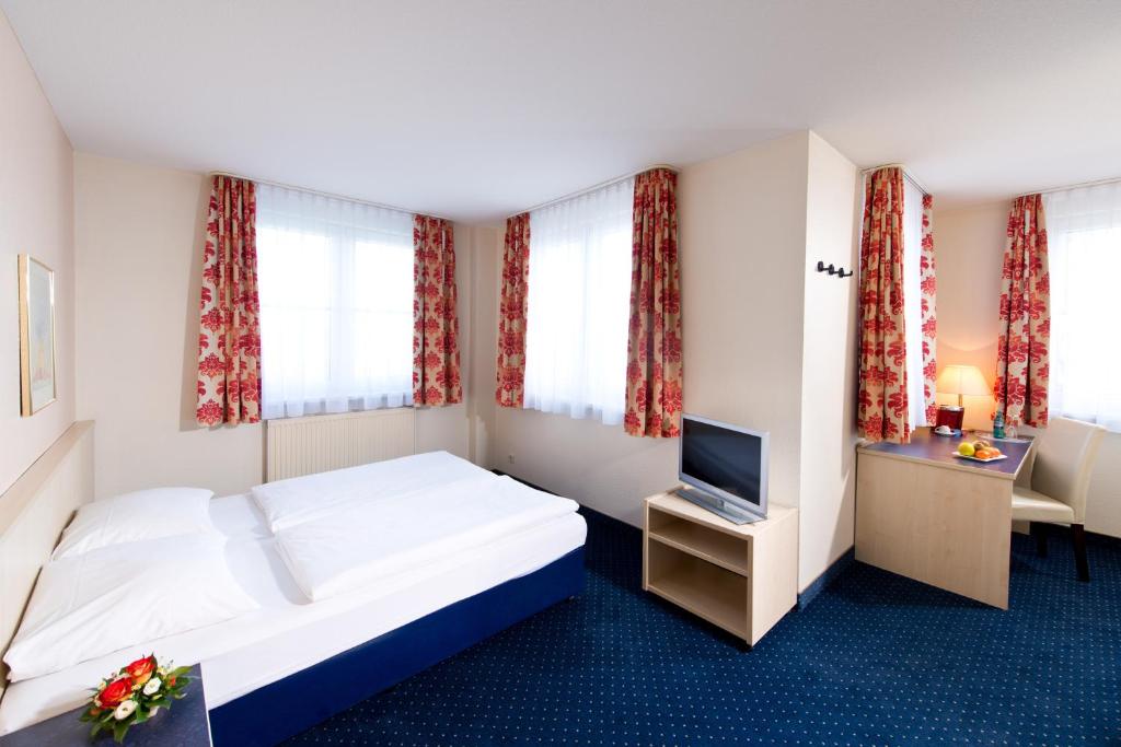 Postel nebo postele na pokoji v ubytování ACHAT Hotel Leipzig Messe