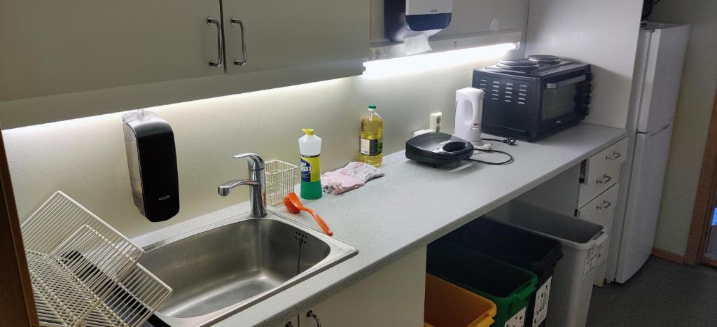 Kuchyň nebo kuchyňský kout v ubytování Solborg Folkehøgskole Hostel