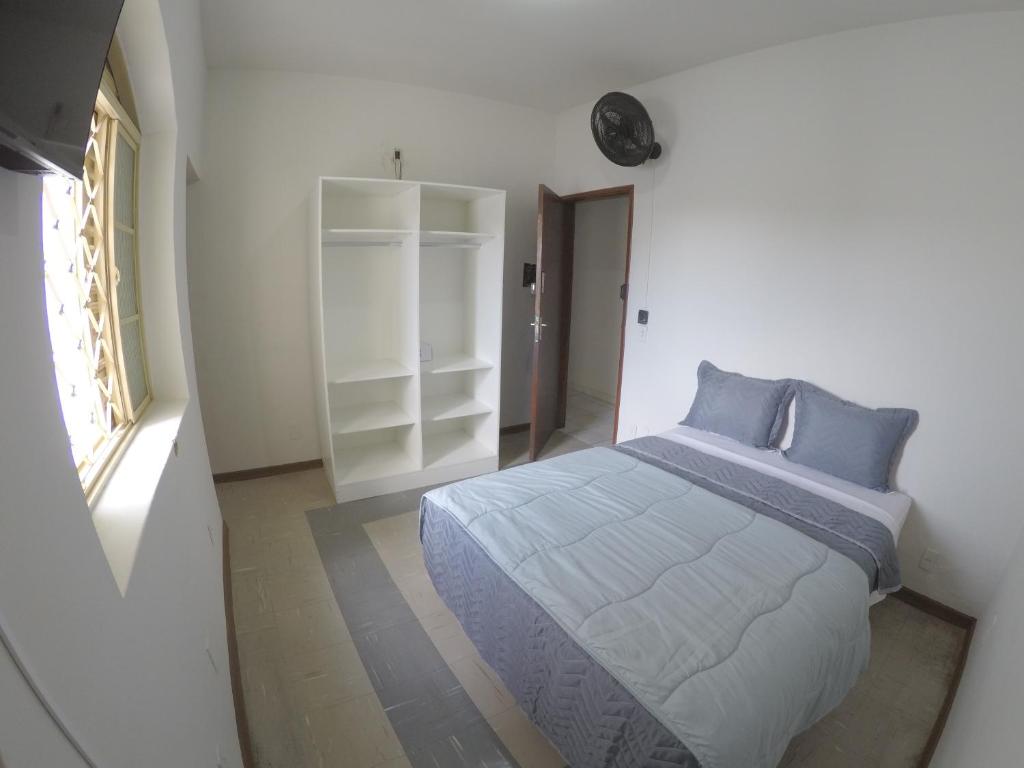 מיטה או מיטות בחדר ב-Quartos Delfim Moreira