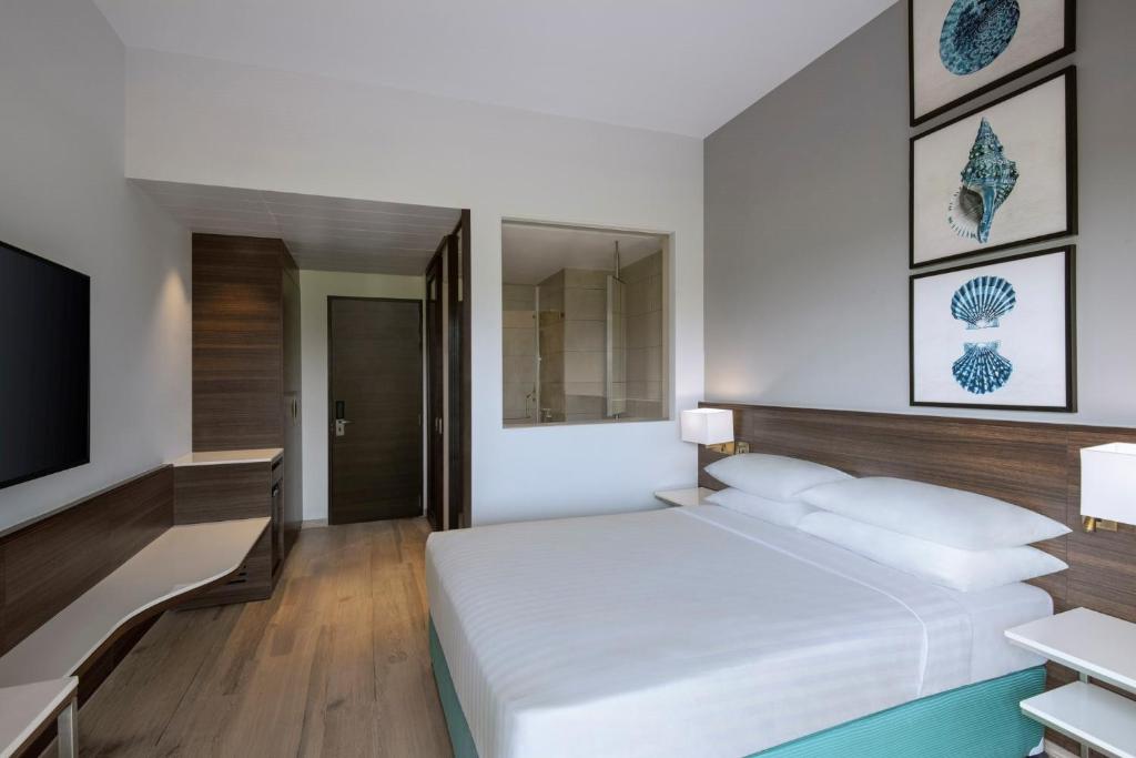 Postel nebo postele na pokoji v ubytování Fairfield by Marriott Goa Benaulim
