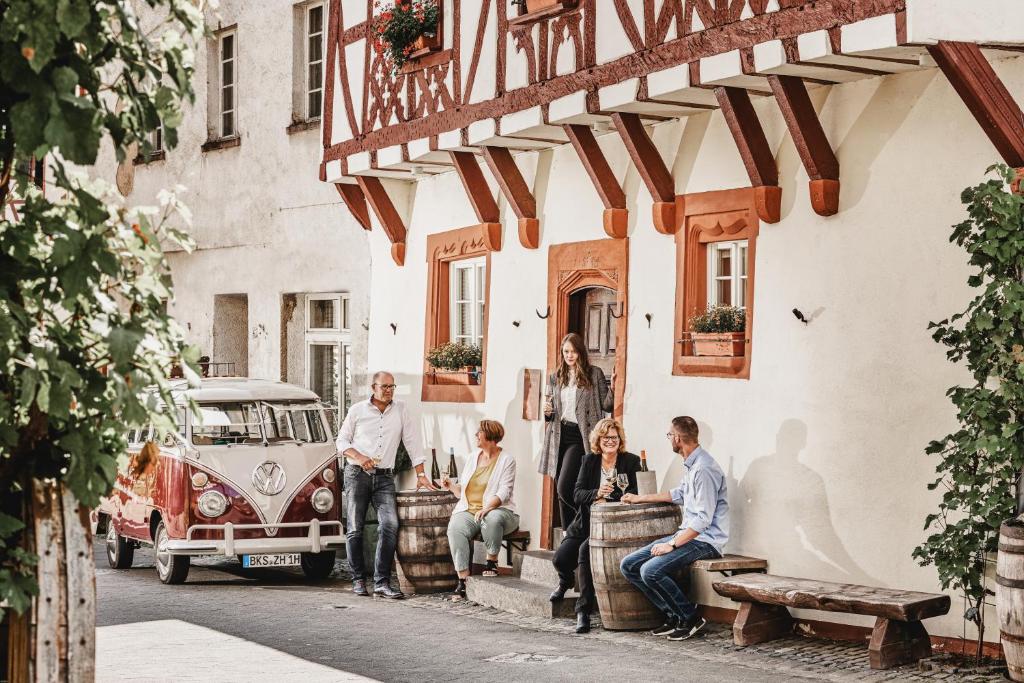 a group of people standing outside of a building at Hotel Zeltinger-Hof - Gasthaus des Rieslings in Zeltingen-Rachtig