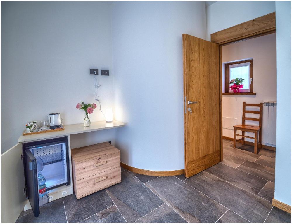Een keuken of kitchenette bij Foresteria Lombarda San Rocco