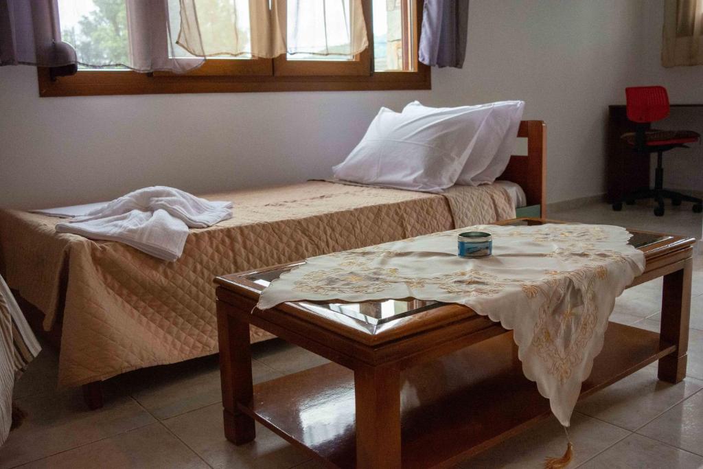 Postel nebo postele na pokoji v ubytování Efi's Guest House