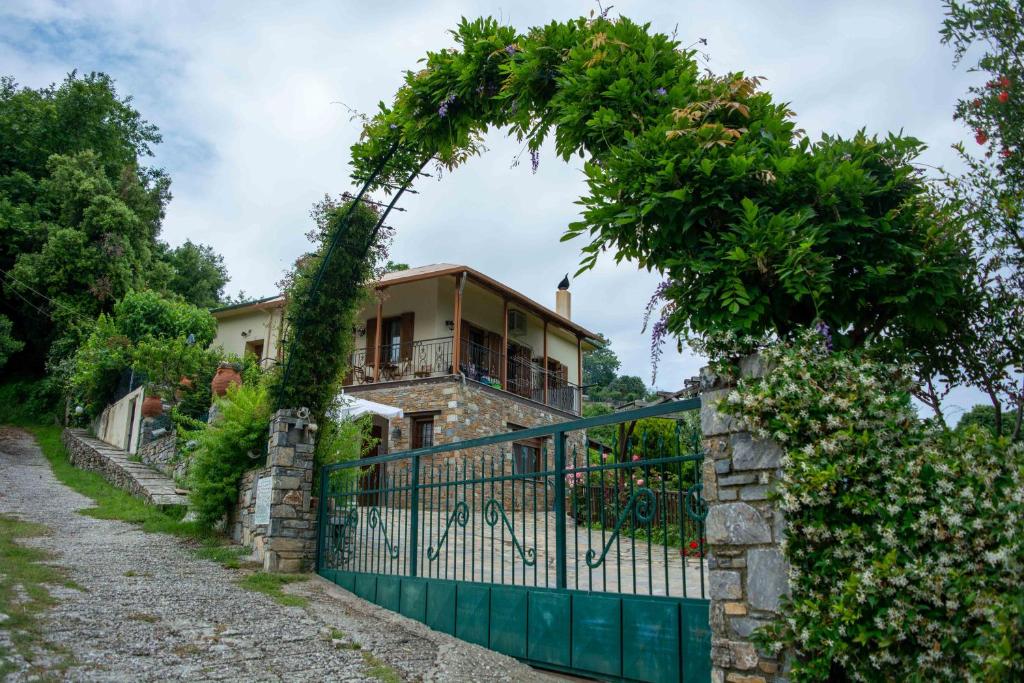 Zahrada ubytování Efi's Guest House