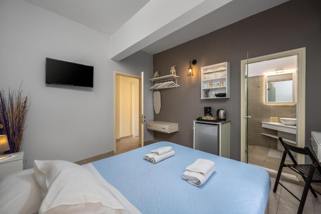 Postel nebo postele na pokoji v ubytování Maravelia's Rooms