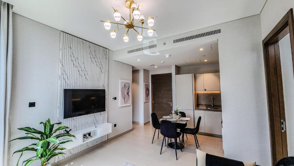 Kuchyň nebo kuchyňský kout v ubytování STAY BY LATINEM Luxury 1BR plus study Holiday Home CV B112 near Burj Khalifa