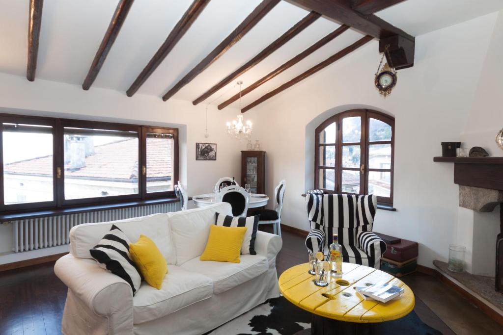 a living room with a white couch and a table at Vista Menaggio Centro in Menaggio