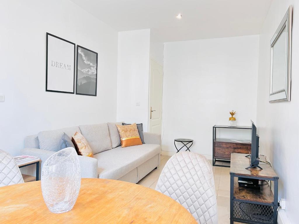 Χώρος καθιστικού στο 2 Bedroom flat Cannes Center La Croisette Banane