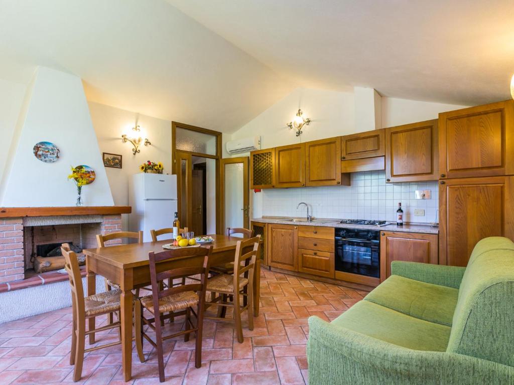 Kuchyň nebo kuchyňský kout v ubytování Apartment Montereggi-4 by Interhome