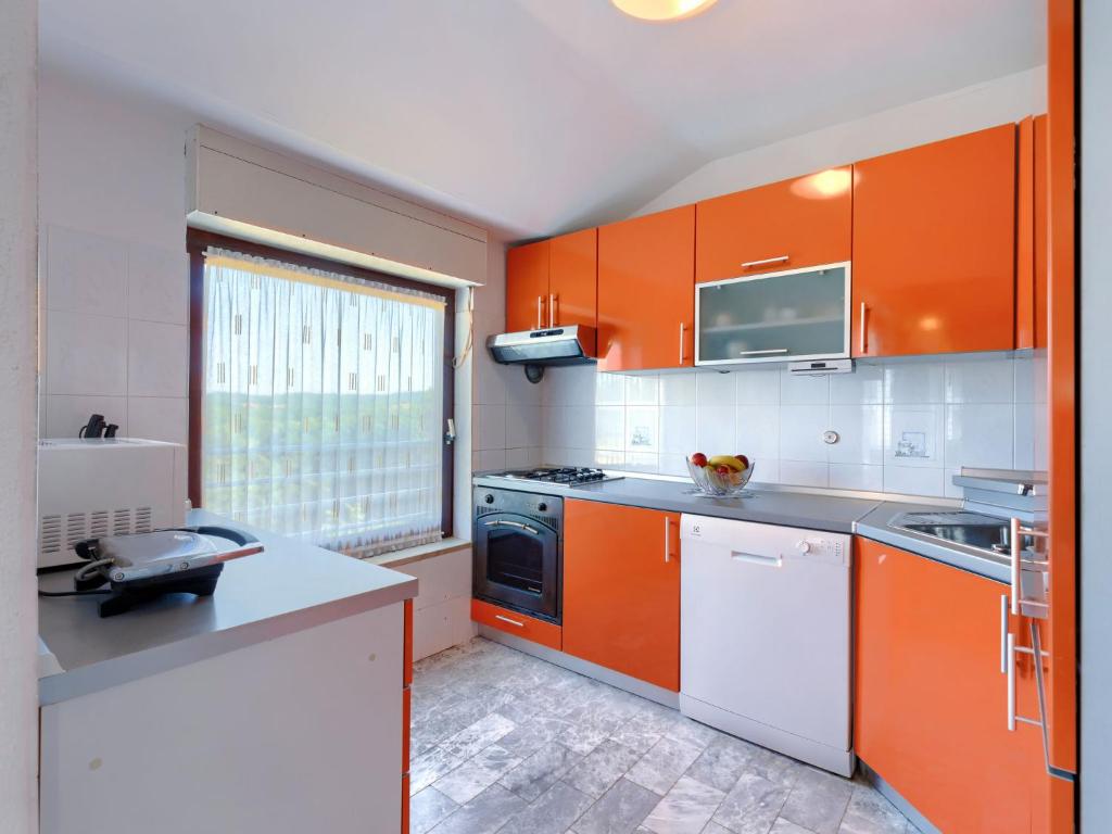 Kuchnia lub aneks kuchenny w obiekcie Apartment Ana-2 by Interhome