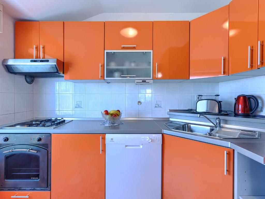 Kuchnia lub aneks kuchenny w obiekcie Apartment Ana-2 by Interhome