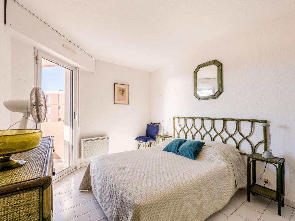 Postel nebo postele na pokoji v ubytov&aacute;n&iacute; Apartment Les Jardins del Mar-3 by Interhome