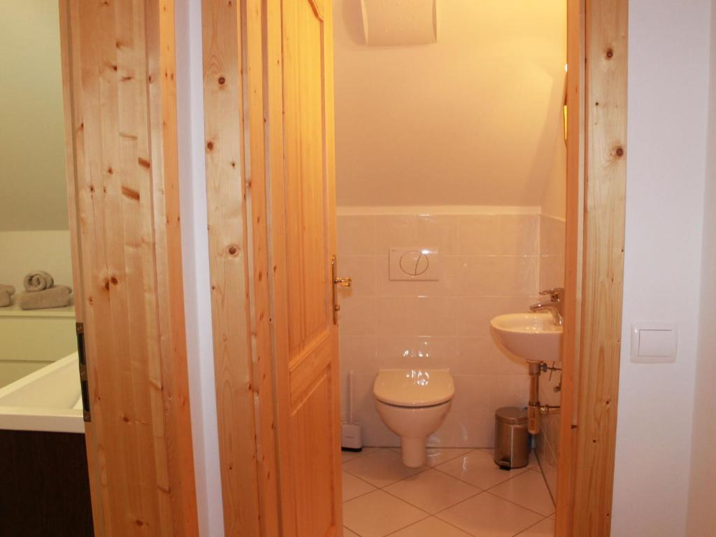 A bathroom at Apartment Schwalbennest by Interhome