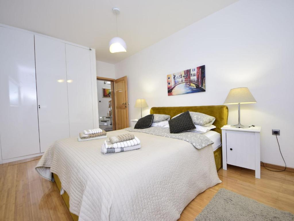 Postel nebo postele na pokoji v ubytování Holiday Home Queen Ahn by Interhome
