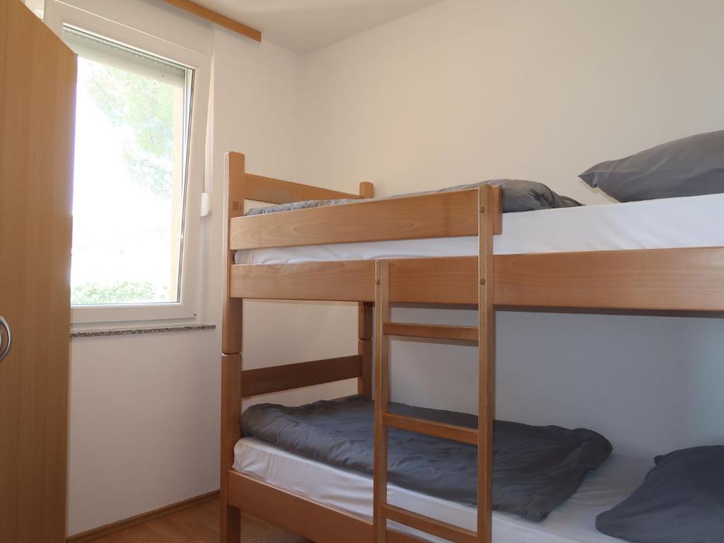 Zdjęcie z galerii obiektu Apartment Magnolia - RAC167 by Interhome w Rabacu