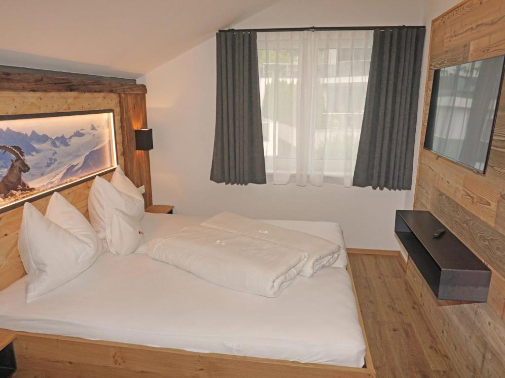 Łóżko lub łóżka w pokoju w obiekcie Apartment Ladis-7 by Interhome