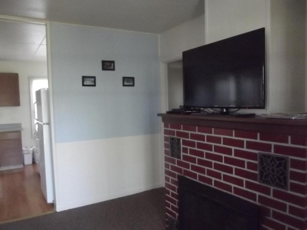 Hillcrest Inn - 