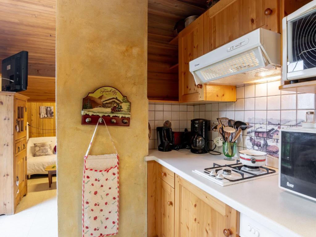 Una cocina o kitchenette en Apartment A la Claire Fontaine-2 by Interhome