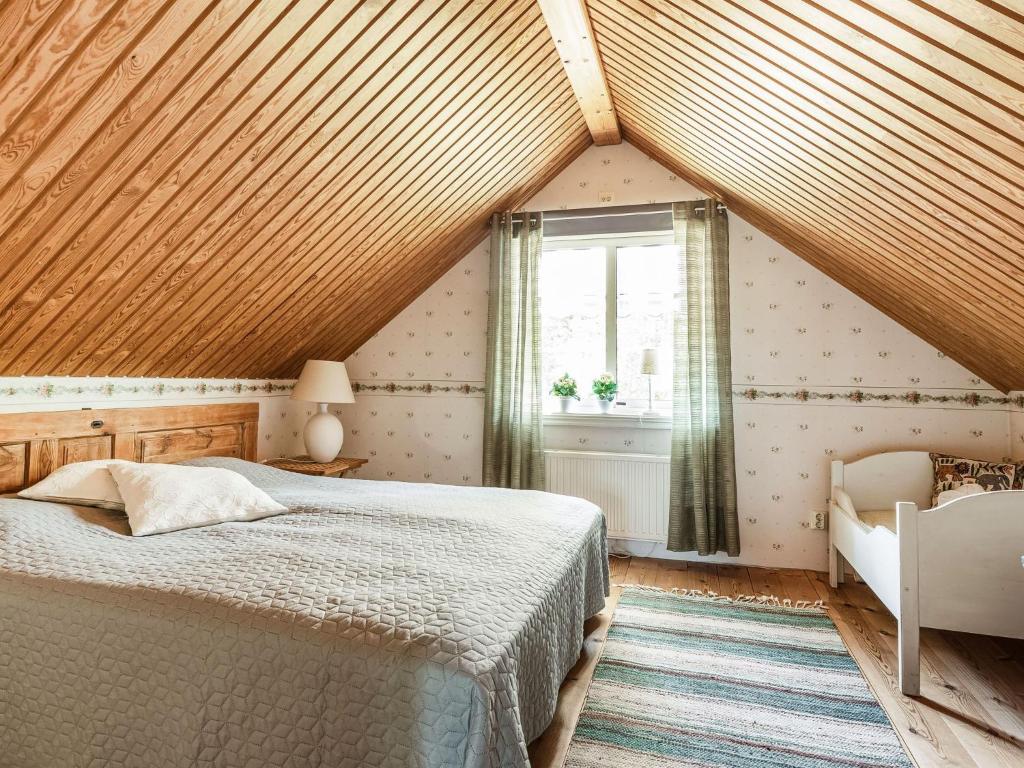 Postel nebo postele na pokoji v ubytování Holiday Home Vänneböke by Interhome