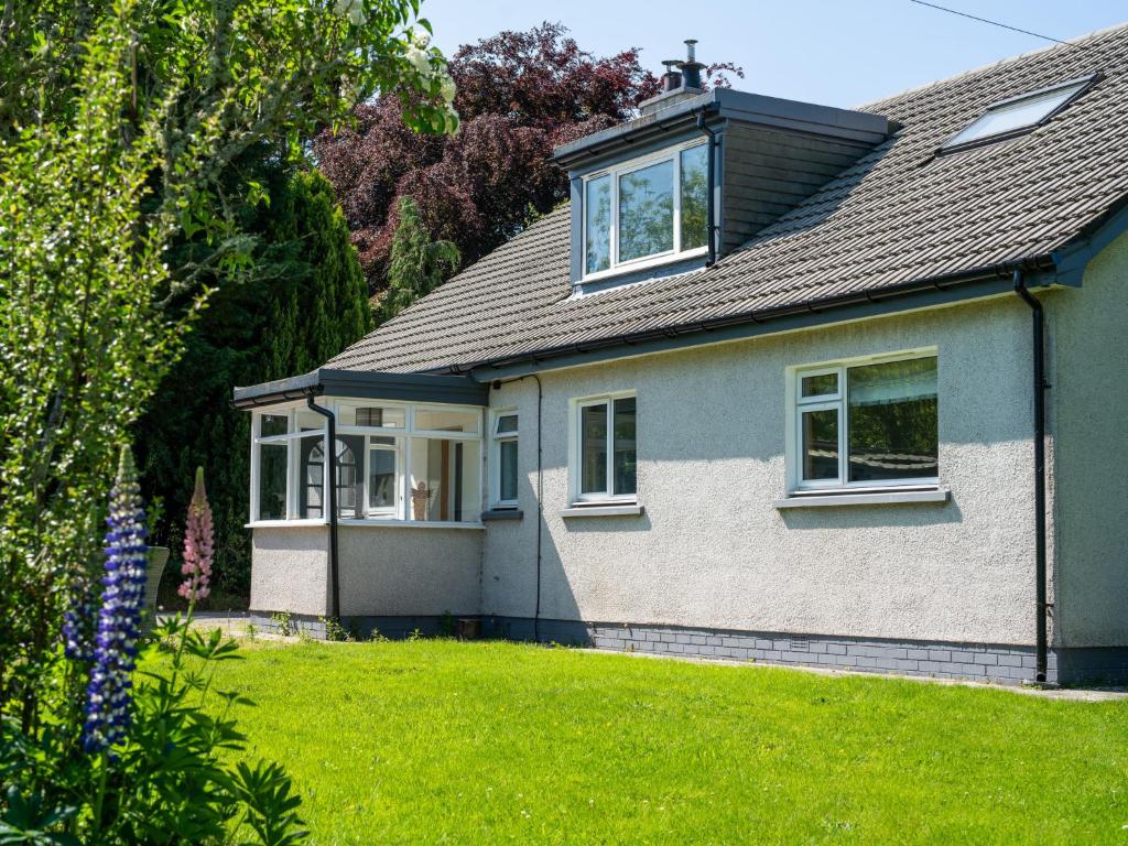 a house with a green lawn in front of it at Holiday Home Birnam by Interhome in Drumnadrochit