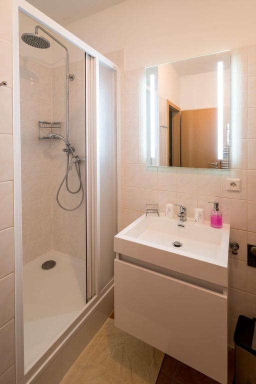 Koupelna v ubytování Apartment Sluneční stráň III by Interhome