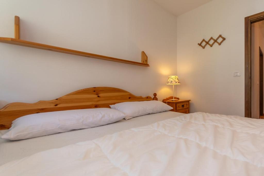 Postel nebo postele na pokoji v ubytování Residenza Latemar