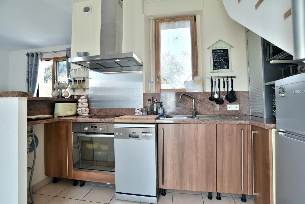 Kuchyň nebo kuchyňský kout v ubytování Cap Frehel gîte 4 personnnes