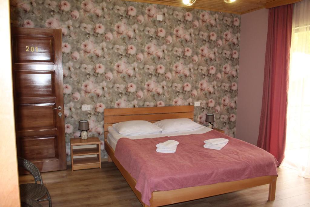 Postel nebo postele na pokoji v ubytování Margiansha House მარგიანშა სახლი