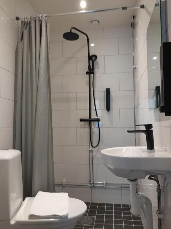 Koupelna v ubytování Birka Hotel