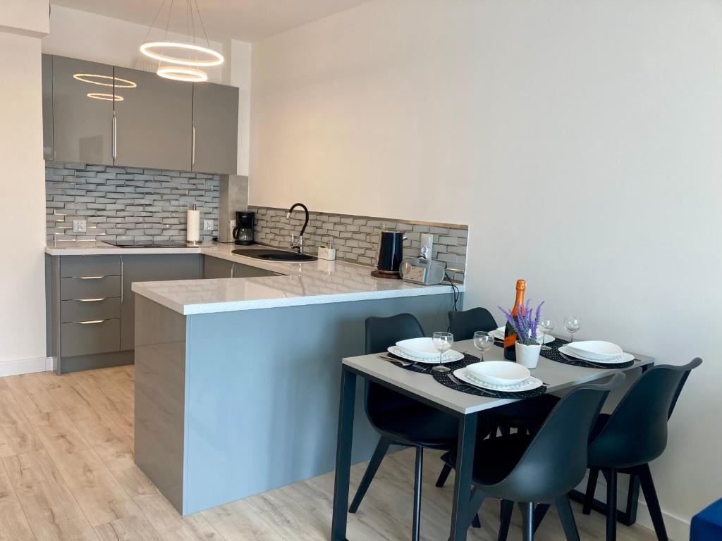 Kuchyňa alebo kuchynka v ubytovaní Apartament nr 18 - Apartamenty Wakacyjna 5