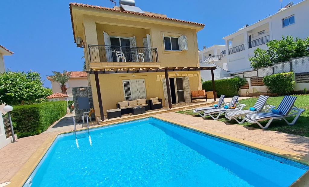 Bazén v ubytování VILLA MARINA BY FIG TREE BAY nebo v jeho okolí