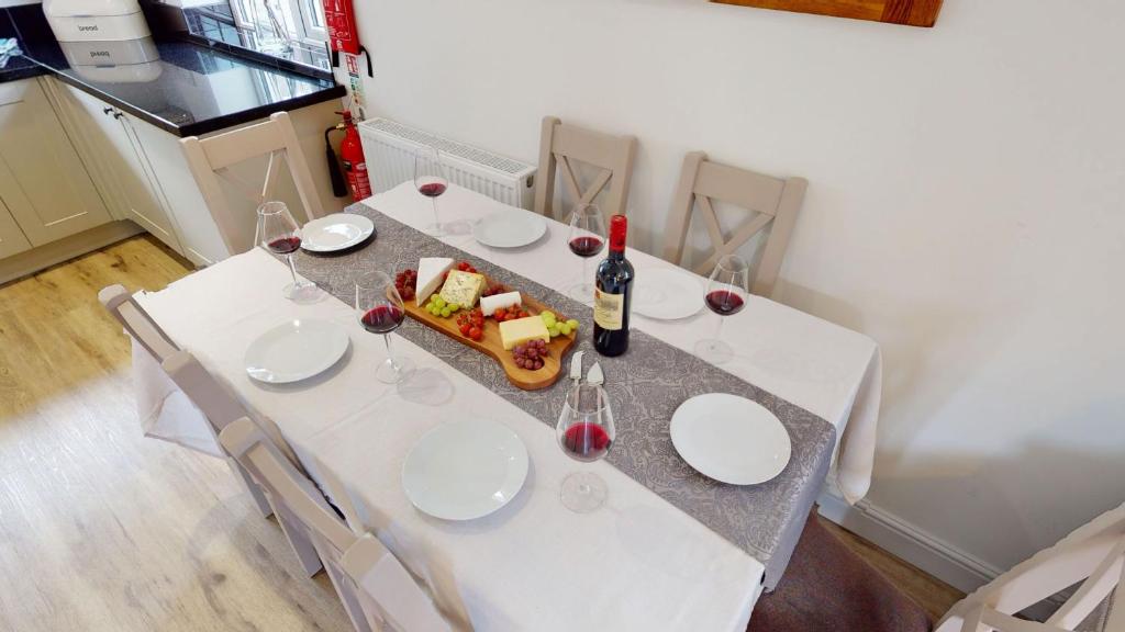 Aubergine Cottage - Part of the The Bay Filey Holiday Village with pool, gym and direct beach access, pub, restaurant, tennis and meadows walks 7
