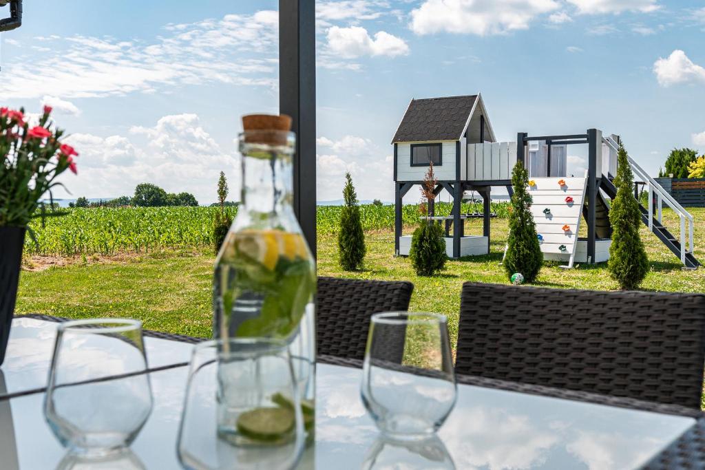 Nápoje v ubytovaní Domki Całoroczne PREMIUM Zator ENERGYLANDIA