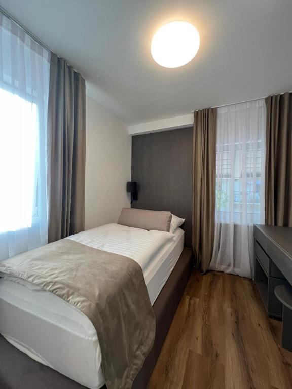 Postel nebo postele na pokoji v ubytování Hotel Harmshof Bispingen