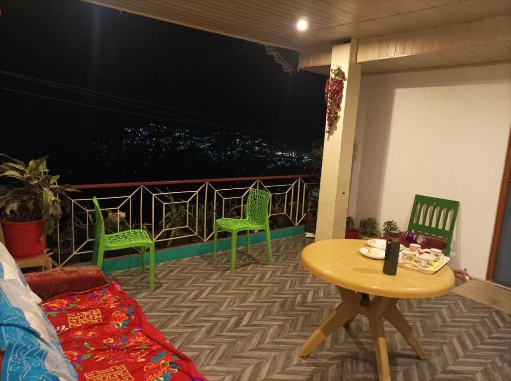 Balkón nebo terasa v ubytování Kalimpong View Homestay