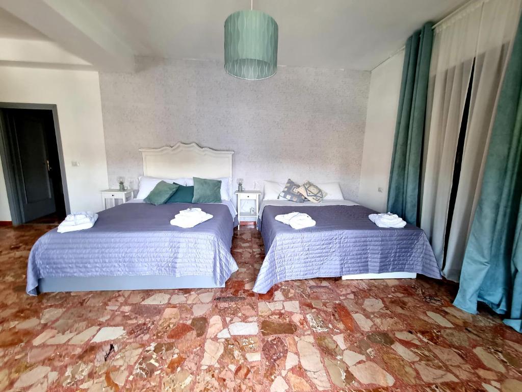 Happy in Naples - 16