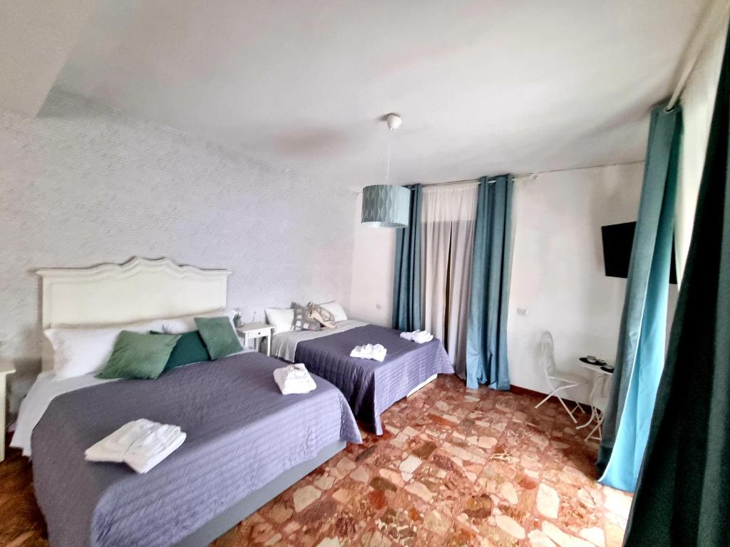 Happy in Naples - 17