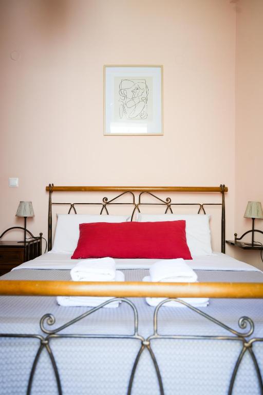 A bed or beds in a room at N1 Sokaki Apartment Nafplio