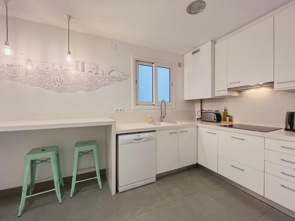 Kuchyň nebo kuchyňský kout v ubytování Stay U-nique Apartments Roger Llúria
