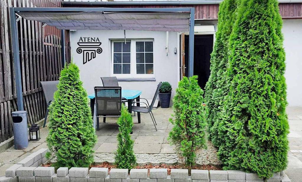 Vonkajšia záhrada v ubytovaní Atena